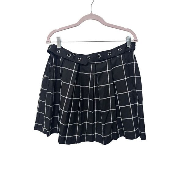 Hot Topic Dresses & Skirts - Hot Topic Grid Black Pleated Mini Skirt Belt Size Large Dark Academia Wednesday